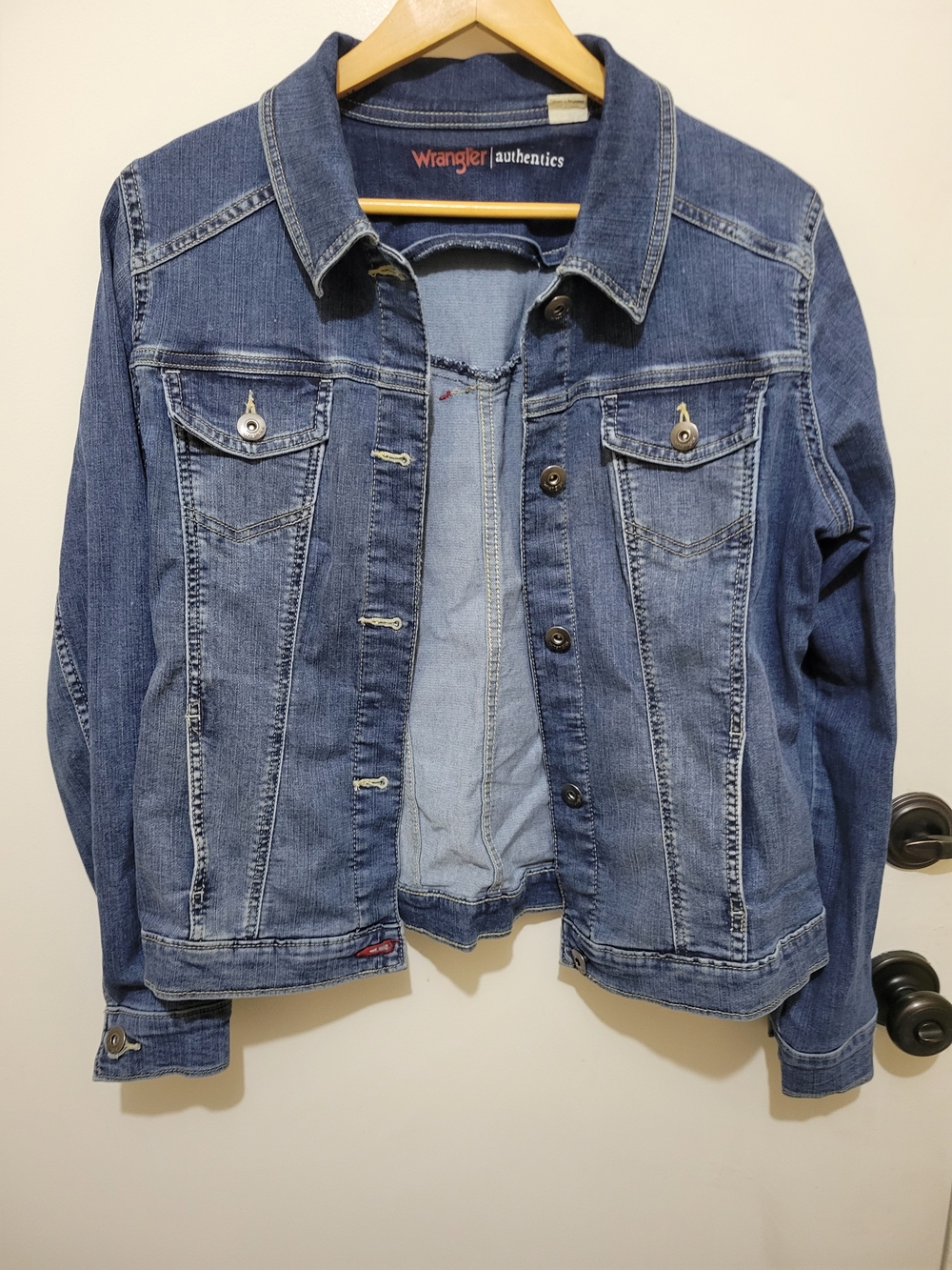 Wrangler Womens Blue Denim Jacket with Button Front - Size Large